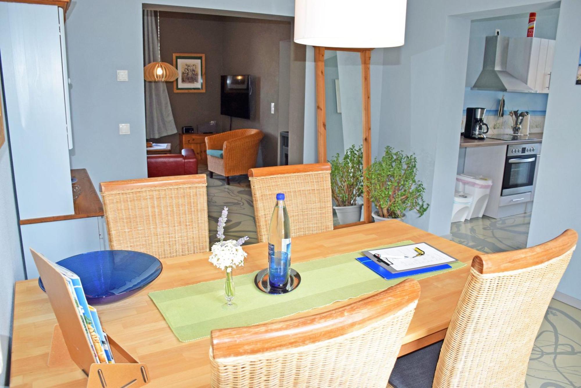 schöne Ferienwohnungen in Sassnitz mit Kamin und Terrasse Exterior foto